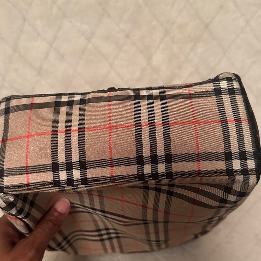 Burberry Beige Plaid Toiletry Bag with Black Trim - Picture 5 of 9